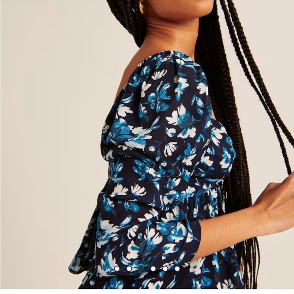 NWT Abercrombie Long Sleeve Sheer Twist Front Top - Picture 2 of 7